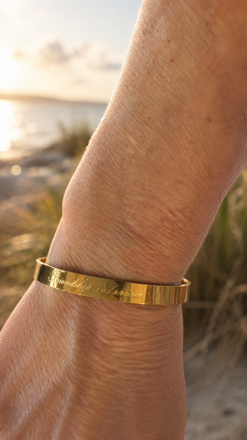 Armbånd Frienship and Service guld